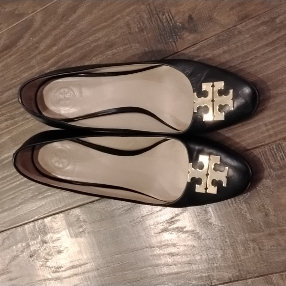Tory Burch Size 6.5 Black Wedges